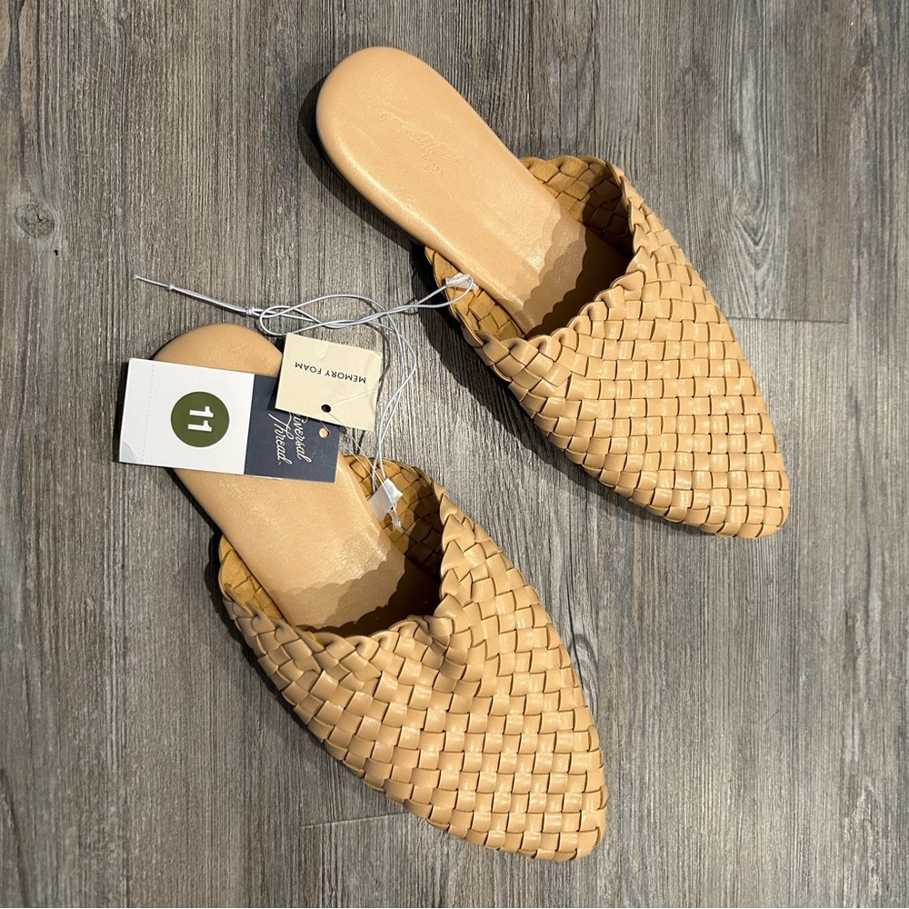 Women’s shoes with tags